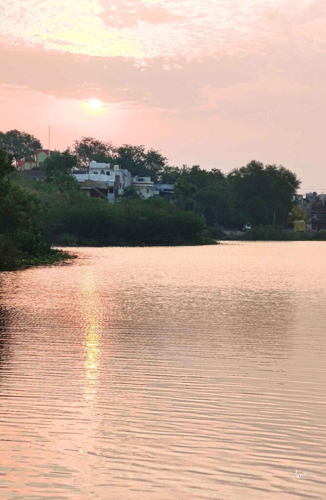 Sunrise at Govardhan Sagar